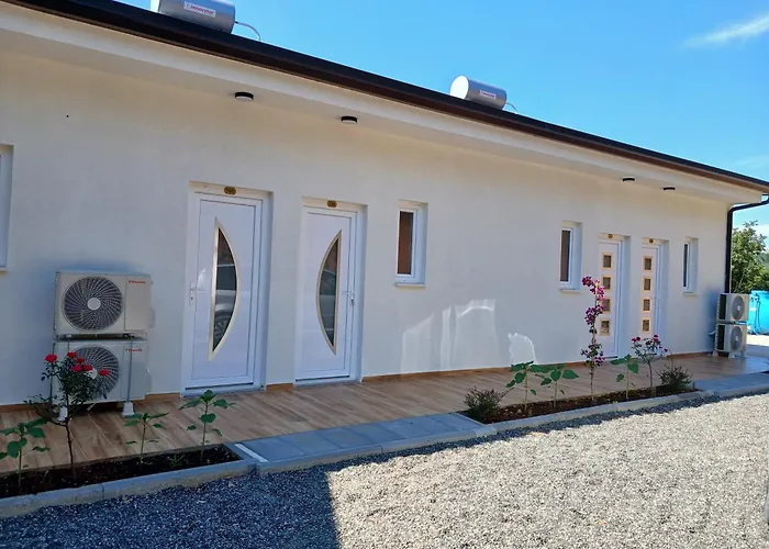 Sol Apartments Gjiri Lalzit