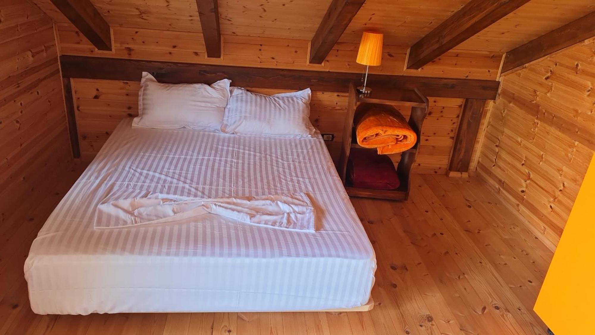 Sol Gjiri Lalzit Appartement *