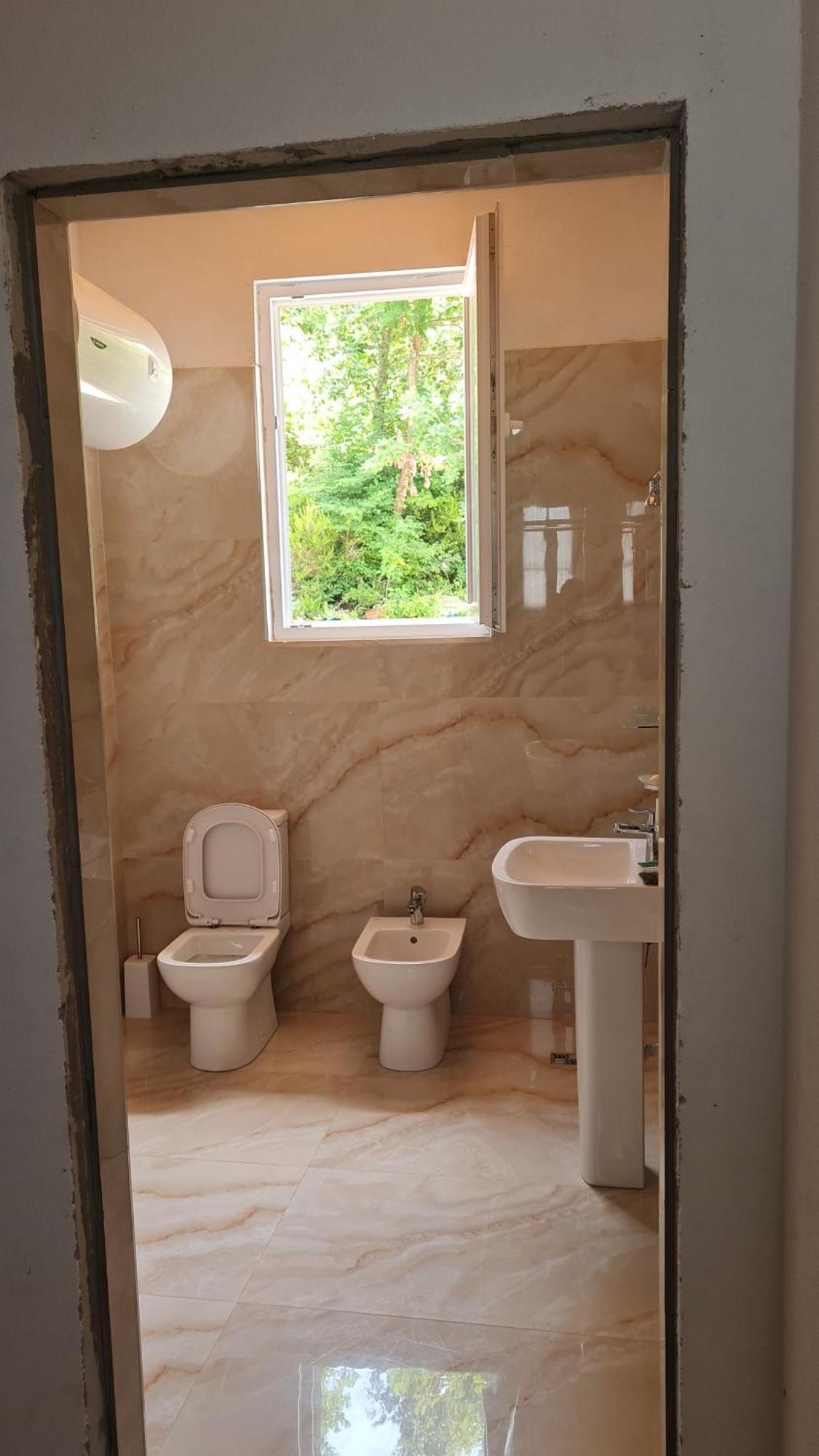 Sol Gjiri Lalzit Appartement *