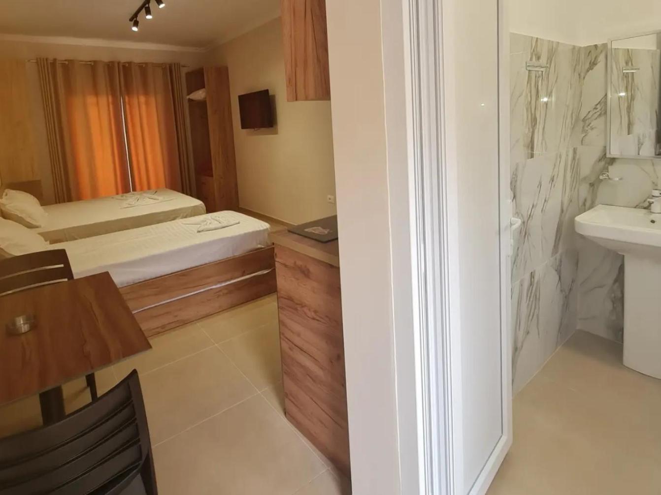 Sol Gjiri Lalzit Appartement *